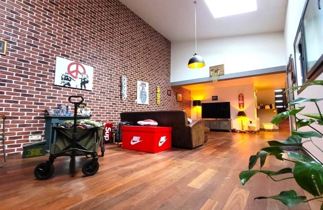 Huge loft 10 minutes from Paris