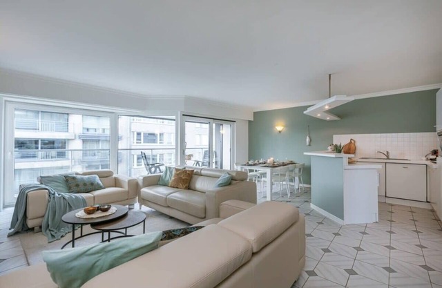 Huswell - Apartment with sideways sea view