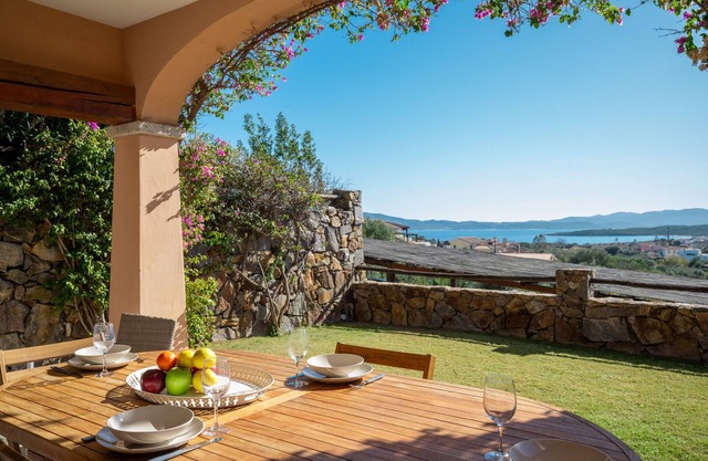 I Poggi 4 - charming seaview apartment in Pittulongu