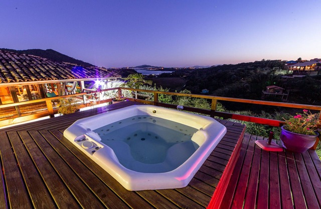 Ibiraquera Guest House Beautiful villa with pool and jacuzzi