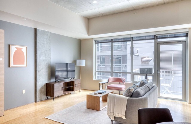 Ideal South Lake Union 1BR w/W/D & Gym, Walkable Area, by Blueground