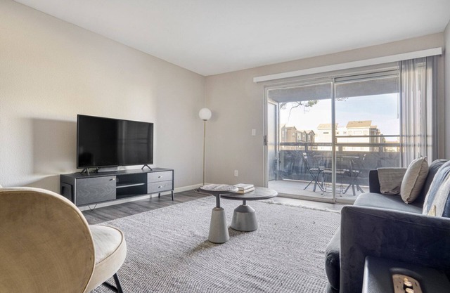Ideal Sunnyvale 2BR w/A/C, Parking & Pool, walk to Apple, by Blueground