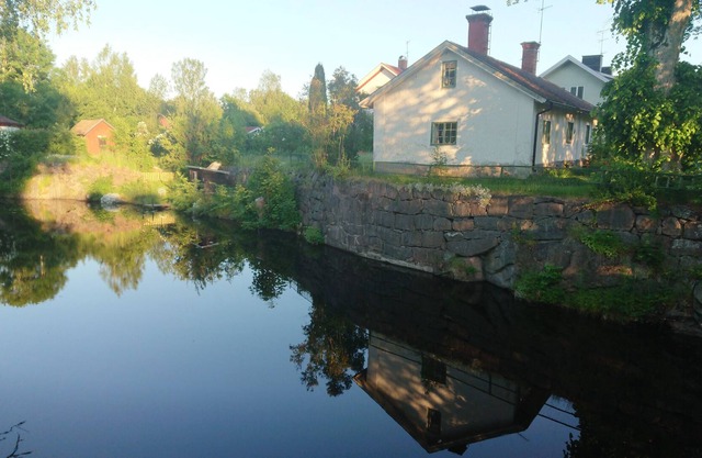 Idyll / 100 m2. The oldest preserved the house right by the river.