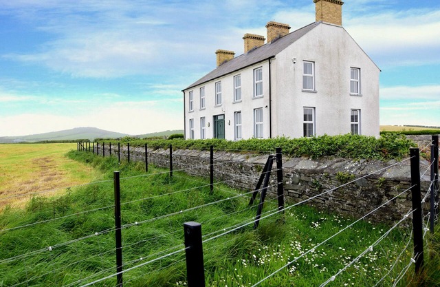 Idyllic Sea View Farm House – One Minute Walk to the Beach.