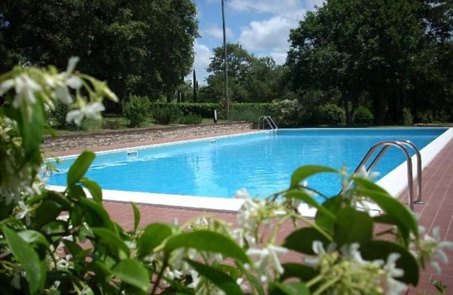 IL CASALE GRANDE (CHARME, SUN & NATURE ON UMBRIAN HILLS) Fascinating villa with park & swimming pool, nearby "La Scarzuola", oasis of beauty–weekly & w/e rents all year