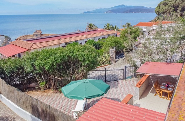 Il Nido offers a relaxing vacation a stone's throw from the sea.