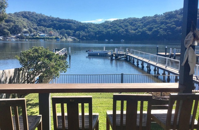 Illoura On The Bay - Modern Waterfront Bungalow