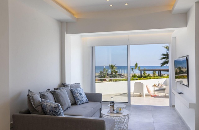 Imagine You and Your Family Renting this Perfect Beachfront Apartment, Larnaca Apartment 1388