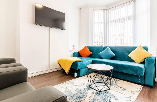 Immaculate 4-Bed House Near Anfield and Goodison