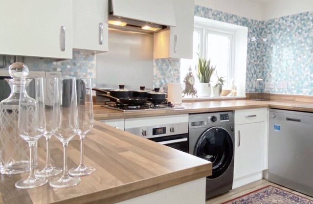 Impeccable 2 Bedroom House in Bicester