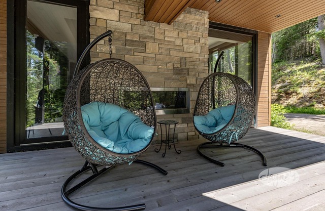 Incredible Modern 6 bdrm, 5 bath Open-Concept Cottage on Lovely Lake of Bays!
