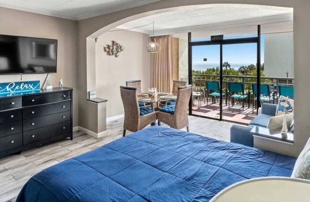 Incredible Poolside Suite@Caravelle!