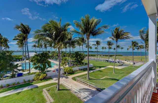 Indigo Reef End Unit 3BR Waterfront Townhome w/Boat Slip, Pool, Gym & Views!