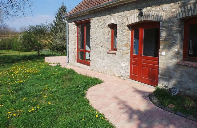 Individual house near nature, thermal sights, buddhist center and Balaton lake