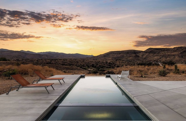 Infinity |Swim-Up Infinity Pool w/Mountain Views