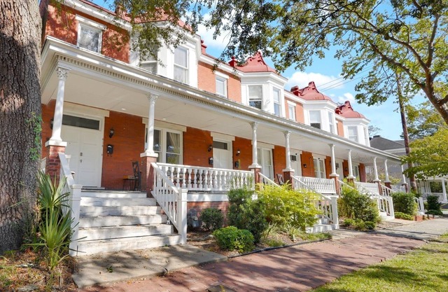 Inviting and Bright Charming Home W/Parking Near Forsyth by Lucky Savannah