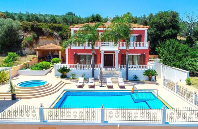 Iro Royal Villa – Villa with private pool in the hills of western Chania, Crete