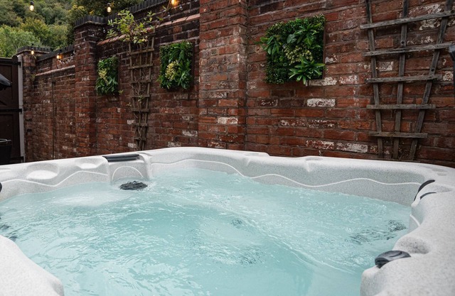 Ironbridge Riverside Hot Tub Retreat