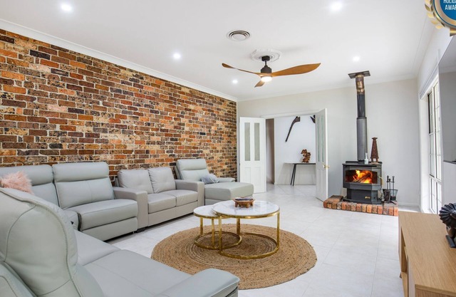 Island Retreat - Pet Friendly with Swimming Pool