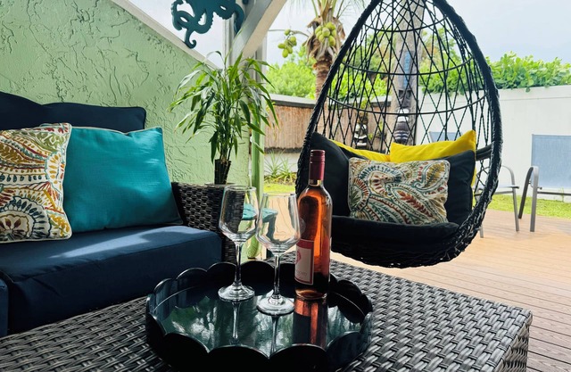 Island Surf Retreat - Beach - Surf - Kayak - Bike - North Hutchinson Island
