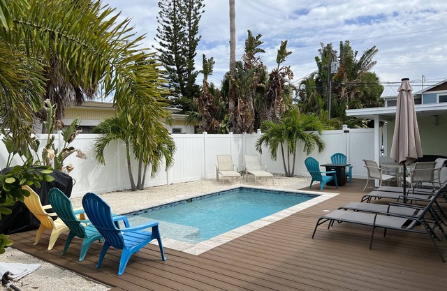 Island Vibe 5: Close to Beach with Private Heated Pool