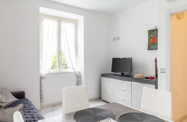 Apartment 'Casa A Pochi Passi Dalla Versilia' with Mountain View, Shared Garden and Air Conditioning