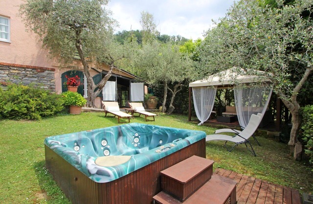 Jacuzzi, Sauna, Garden, A/C, 4 People
