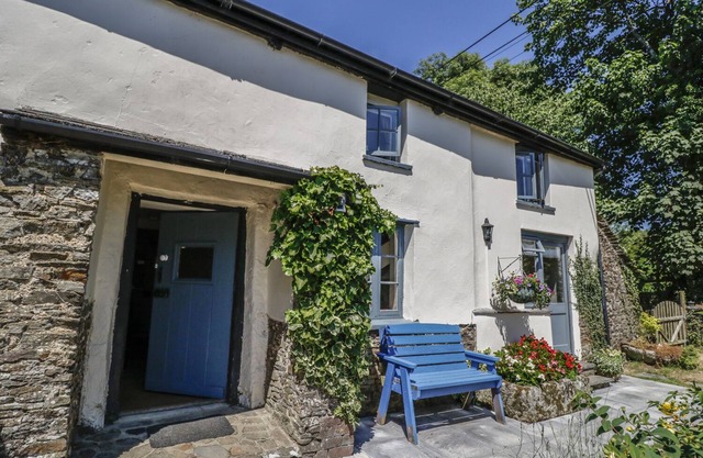 JANE'S PLACE, pet friendly, character holiday cottage in Lifton