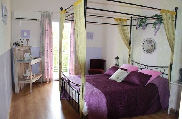 Jardin d'Hiver guest rooms with outdoor pool and jacuzzi