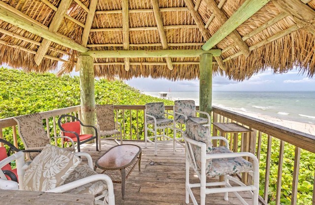 Jensen Beach Home Walk to Beach Access!