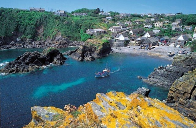 Jimmers Loft@Cadgwith Cove-Beautiful Sea Views