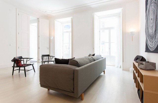JOIVY Exclusive 4BR home w/3 workspaces&garden in Baixa