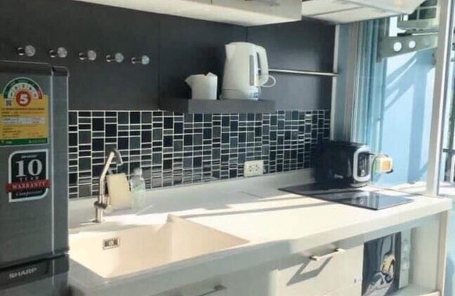Jolie studio meuble avec lits doubles personnes sur Lucenay, prox commerces.
