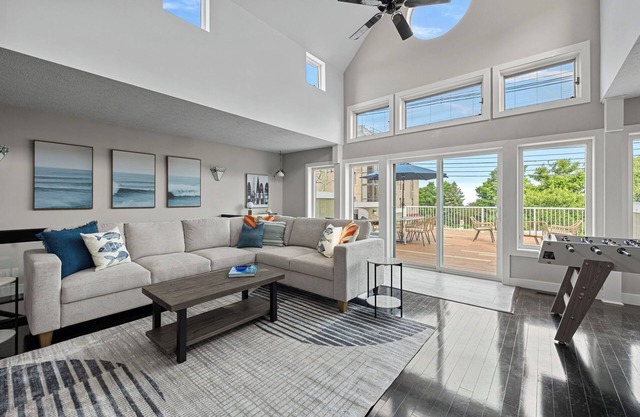 Juniper Presents: The Surf Loft - Walk to Silver Beach, Shops + Dining