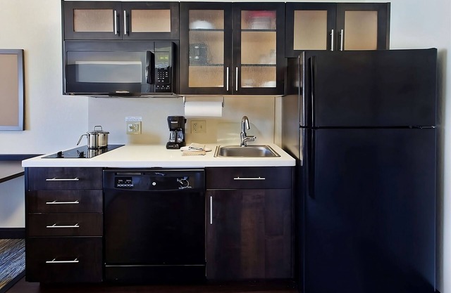 Just What You Were Looking For! Free Parking, Pet-friendly, Near Lakeview Park