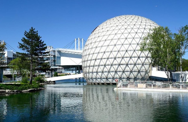 Just What You Were Looking For! On-Site Restaurant, Minutes to Ontario Place