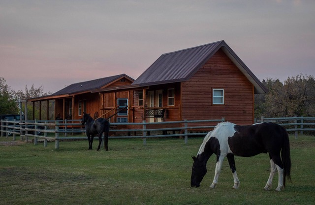 Kara Creek Ranch - King Bed Cabin #8