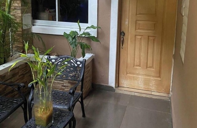Kiki apartment, colonial zone