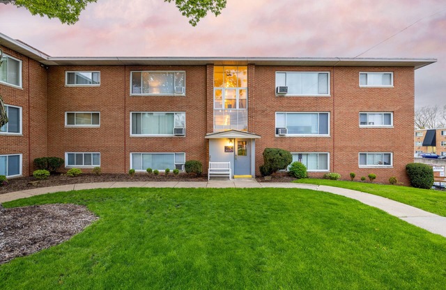 King and Queen memory foam beds Near the Valley! | Georgtown Villas