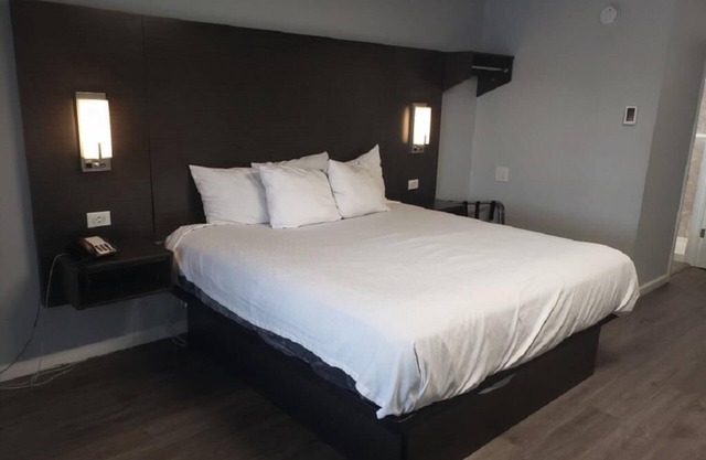 King Bed Smoking at Envi Boutique Hotel
