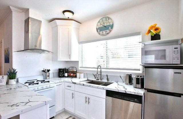 King Garden Suite - 10 mins to Beach and LAX