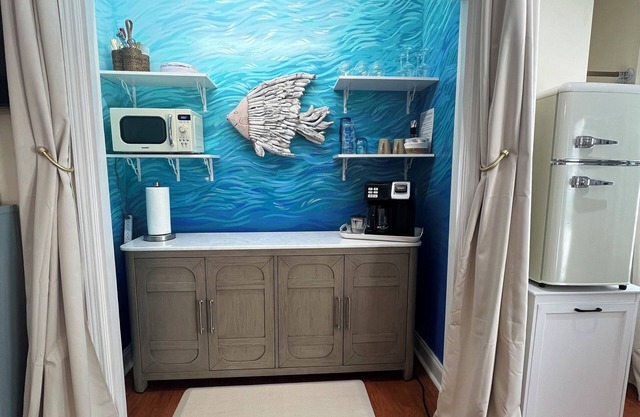 King, Pets+, Near concerts, downtown, and UNCW, Private Suite