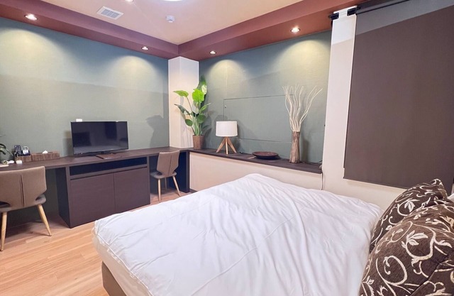 King room with office space 40 Mustsee for busi /Naha Okinawa