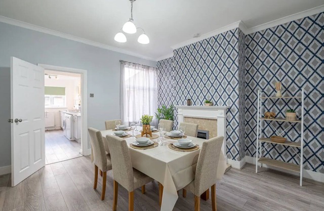 Kingsway Property. 4 bed, 5 guests.