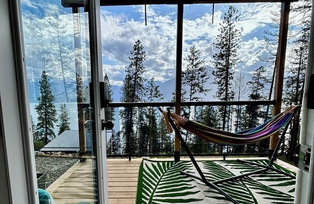 Kootenay Lk & Mtn Views- Private Beach-Tiny Homes-Pet friendly- Sleeps 2-4