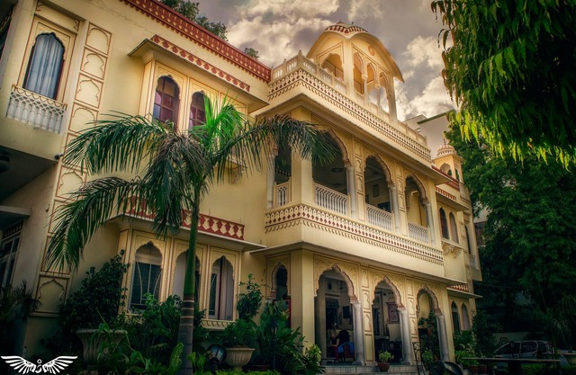 Krishna Palace: A Private En-suite A/c Room in a Boutique Heritage Palace Home.
