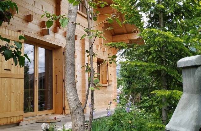 L'ANCOLIE Small, comfortable chalet at the foot of the mountains
