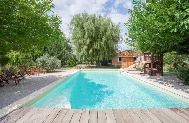 L'Isle sur la Sorgue: villa with swimming pool, in the middle of apple orchards