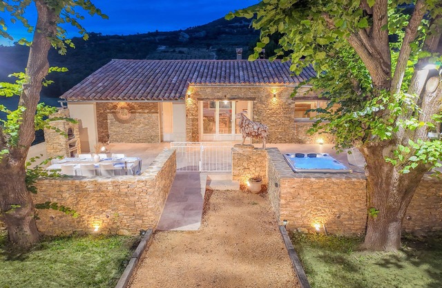 LA BERGERIE SAINT-QUENIN - SPA - RIVERSIDE - DISABLED ACCESS