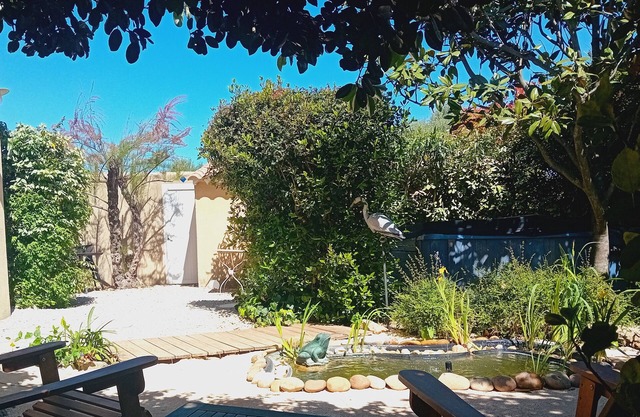 La Casita, house with garden, private jacuzzi, swimming pool in the heart of the Gard provençal region